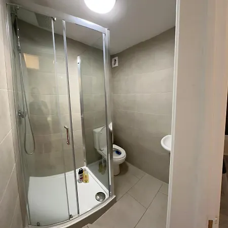 9 Probyn Close *