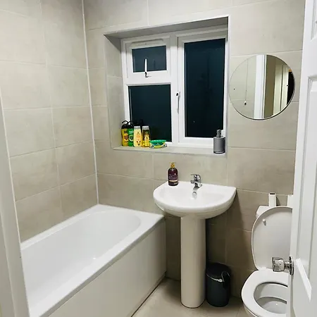 9 Probyn Close *