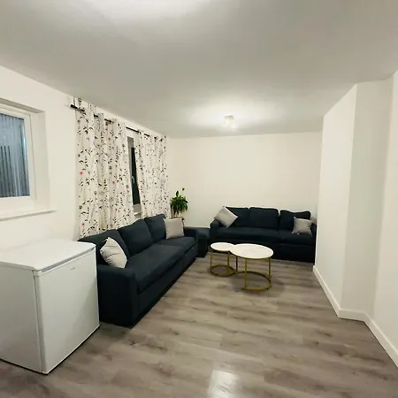 Гостьовий будинок 9 Probyn Close